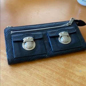 Marc Jacobs zipped wallet in black